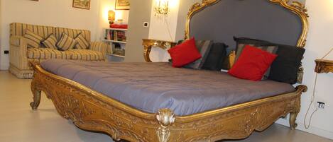 4 bedrooms, desk, iron/ironing board, free WiFi