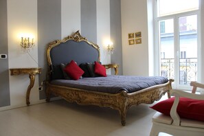 4 bedrooms, desk, iron/ironing board, travel crib