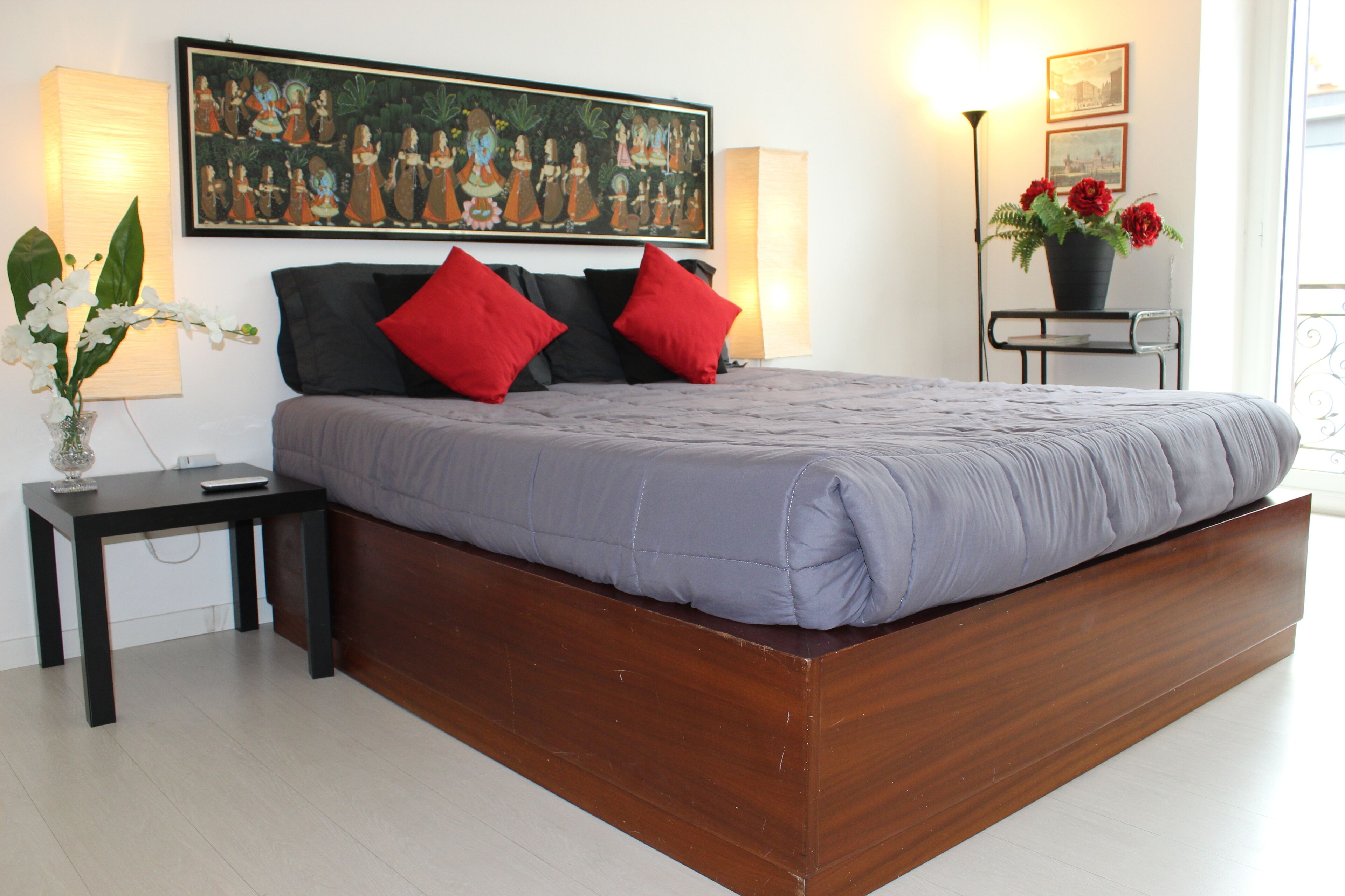 4 chambres, bureau, fer et planche à repasser, lit parapluie