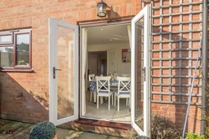 تناول الطعام بالخارج