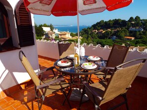 Outdoor dining - Villa with private pool, garden and stunning sea and mountain views (Begur)