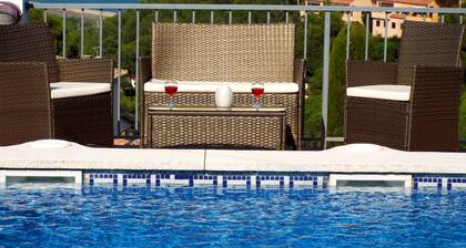 Villa with private pool, garden and stunning sea and mountain views