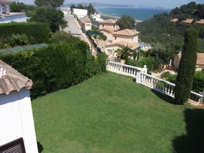 Property grounds - Villa with private pool, garden and stunning sea and mountain views (Begur)