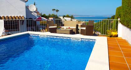 Villa mit privatem Pool, Garten und herrlichem Meer und die Berge