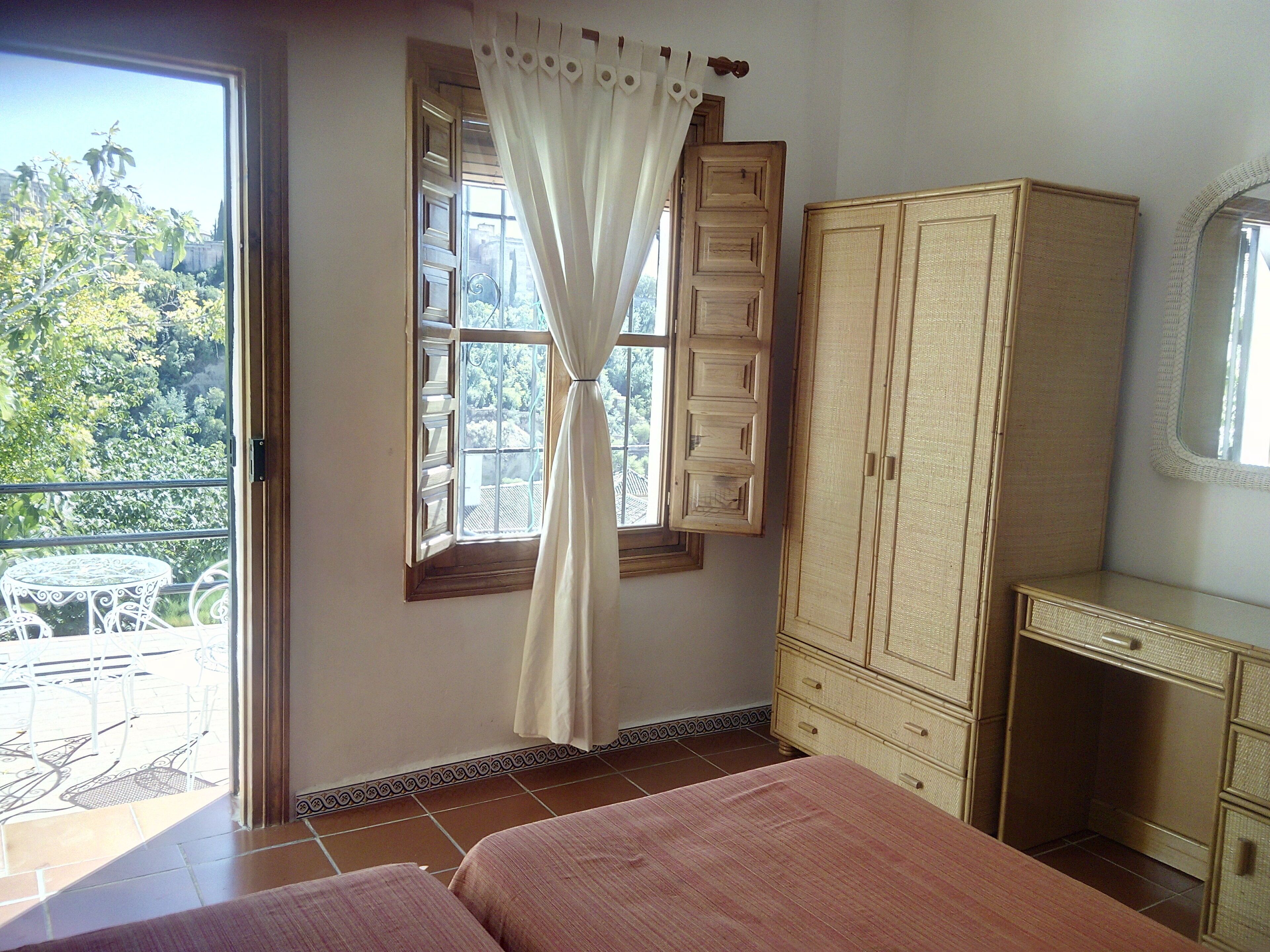 The Great View House. Large veranda terrace with unbeatable views in front of the Alhambra