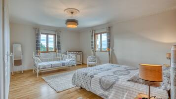 7 slaapkamers, een strijkplank/strijkijzer, gratis wifi, beddengoed