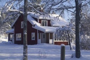 Exterior - Harabygget - charming red/white house close to nature (Sävsjö)