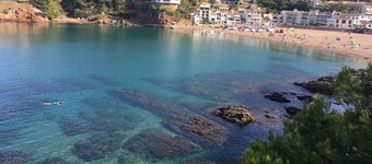 Lovely air-conditioned villa close to sandy beach, shops and restaurants