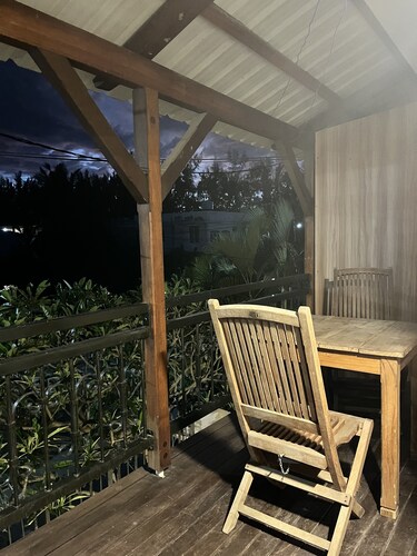 Flic En Flac: Furnished 2 bedrooms  1 min walk from beach with WIFI & Nespresso