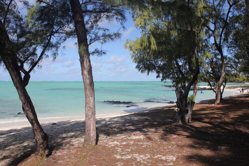 Flic En Flac: Furnished 2 bedrooms  60m from beach with WIFI & Nespresso cafe