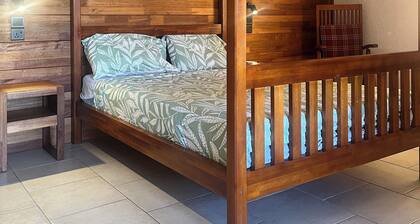 Flic En Flac: Furnished 2 bedrooms 1 min walk from beach with WIFI & Nespresso
