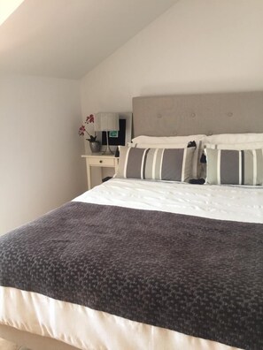 2 chambres, fer et planche à repasser, Wi-Fi gratuit, draps fournis