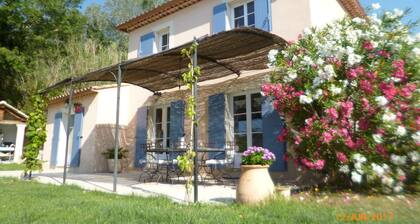 VILLA CALME AVEC PISCINE RĂSERVĂE AU LOCATAIRE