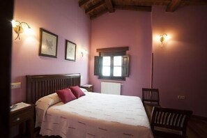 2 habitaciones, tabla de planchar con plancha y ropa de cama 