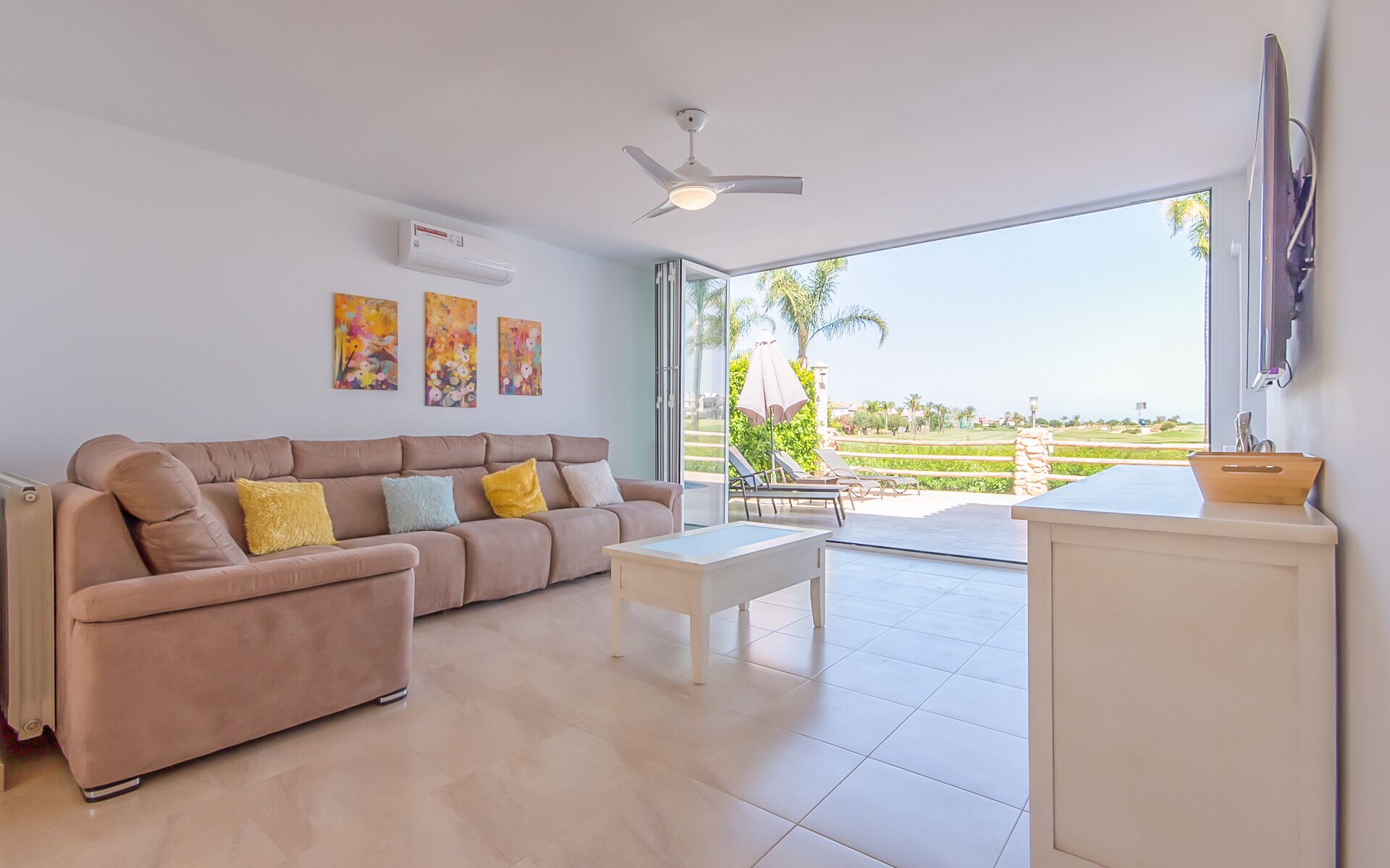 Mar Menor Golf Resort, luxury 3 bed villa with private pool & 6th green location