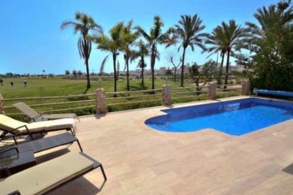 Mar Menor Golf Resort, luxury 3 bed villa with private pool & 6th green location