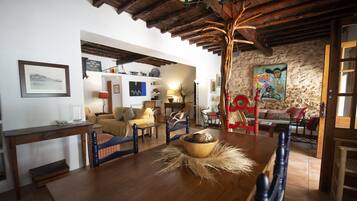 电视、壁炉、立体声音响