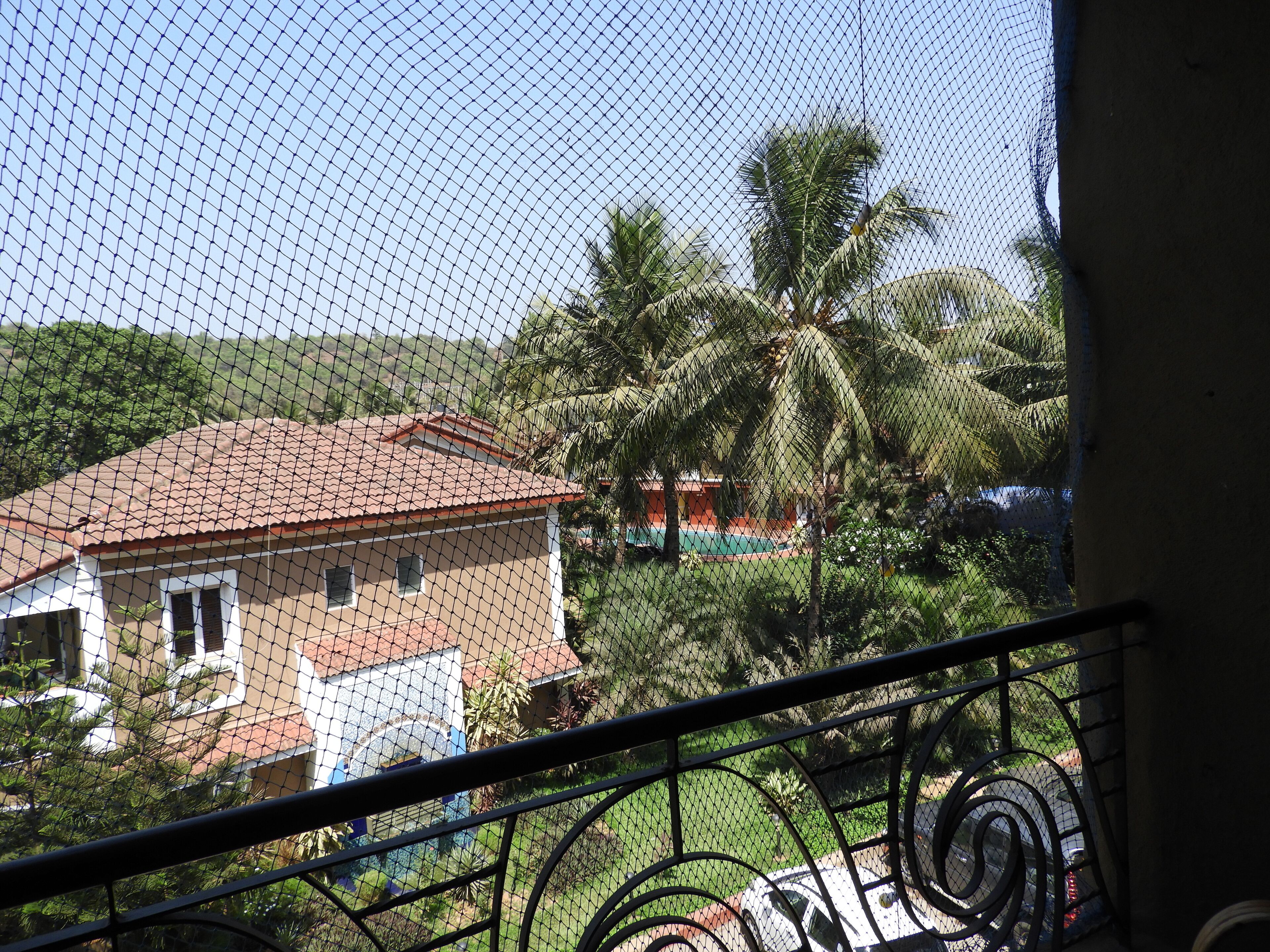 BEAUTIFUL 2 ROOMS  APARTMENT IN THE HEART OF CANDOLIM IN A RESORT WITH A POOL
