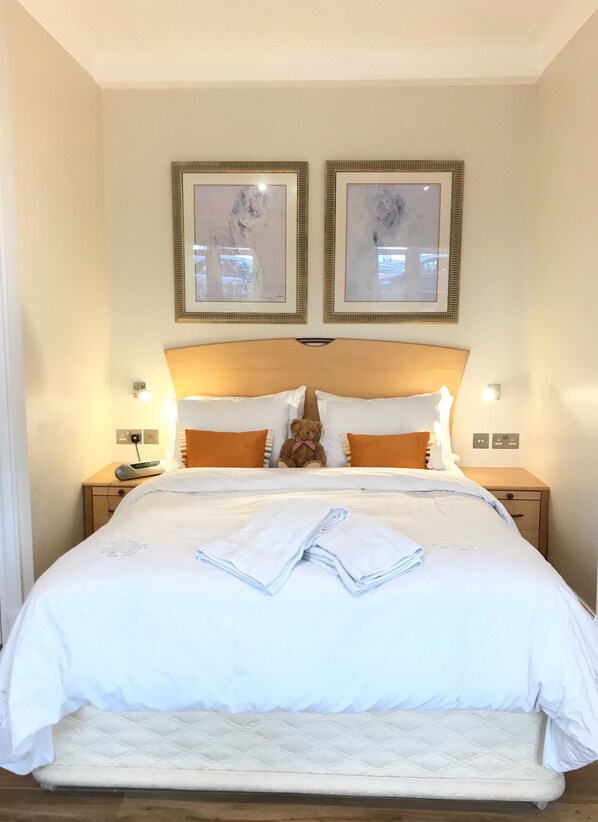 1 slaapkamer, een strijkplank/strijkijzer, gratis wifi, beddengoed