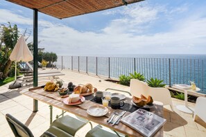 Outdoor dining - Isabel´s Villa - Funchal Seaside Villas (Funchal)
