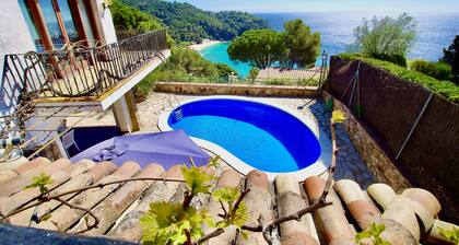 Vacances & Villas Lloret -VILLA MEDITERRANIA 120m. Cala Canyelles Strand.