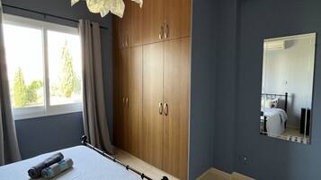 2 bedrooms, iron/ironing board, free WiFi, bed sheets