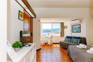 Smart TV - RENT4REST SESIMBRA OCEAN VIEW STUDIO - DIRECT BEACH ACCESS (Sesimbra)