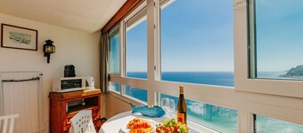 RENT4REST SESIMBRA OCEAN VIEW STUDIO - DIRECT BEACH ACCESS