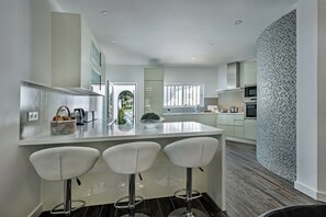 Fridge, microwave, oven, stovetop - Casa Laranjal (Vilamoura)