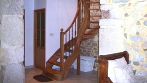 A spiral staircase with wooden railings and stone walls, leading to an upper floor. - Saint Romans: Country holiday home - St romans (Saint-Romans)
