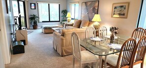 Smart TV, DVD player, books, stereo - Bright, corner unit, with open floor plan and views from nearly every room!  (Bradenton Beach, Anna Maria Island)