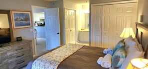 2 bedrooms, iron/ironing board, free WiFi, bed sheets - Bright, corner unit, with open floor plan and views from nearly every room!  (Bradenton Beach, Anna Maria Island)