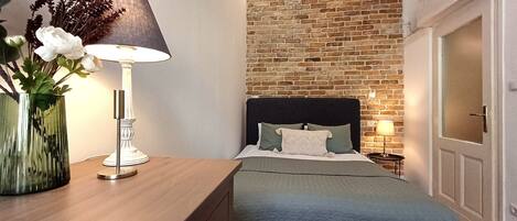 2 bedrooms, iron/ironing board, travel cot, free WiFi