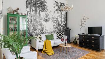 Smart TV, fireplace, DVD player, books