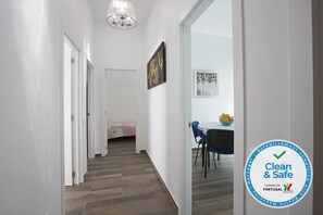 3 bedrooms, iron/ironing board, Internet, bed sheets
