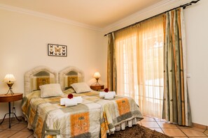 4 Schlafzimmer, Bügeleisen/Bügelbrett, kostenloses WLAN, Bettwäsche