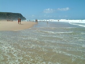 Beach nearby - 450 meters to the beach, Private gardens,Praia das Maçãs (Sintra)