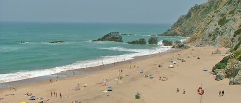 Una spiaggia nelle vicinanze