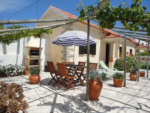 450 meters to the beach, Private gardens,Praia das Maçãs