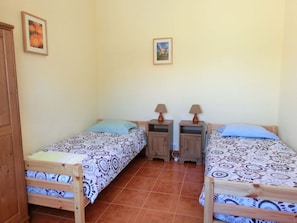 2 quartos, ferros/tábuas de passar roupa, Wi-Fi de cortesia