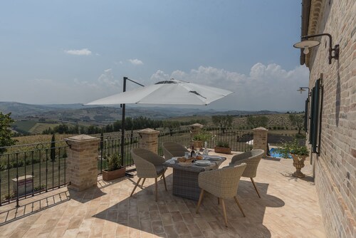 Sunflower, self-contained apartment, swimming pool, whirlpool, wi-fi, air conditioning
