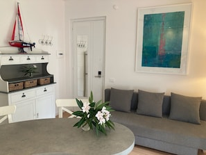 TV - Apartment with direct access to lake and close to dog park (Sirmione)