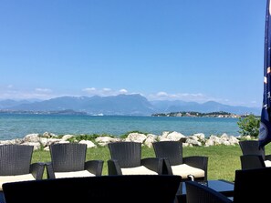 Property grounds - Apartment with direct access to lake and close to dog park (Sirmione)