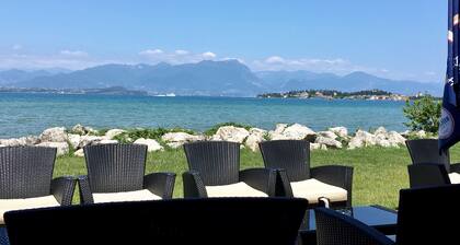 Apartment with direct access to lake and close to dog park