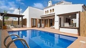 UppvÀrmd pool