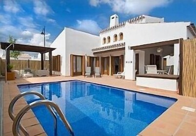 El Valle Golf - Villa Morgan, Heated Pool,  WiFi/Sky.South facing garden/pool. 