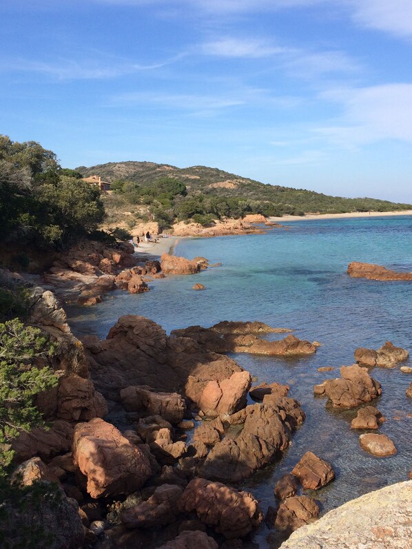 On the beach, sun loungers, beach towels - Large charming duplex, air-conditioned and WiFi in the heart of the citadel  (Bonifacio)
