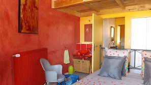 2 chambres, chambres insonorisées, lit parapluie, draps fournis