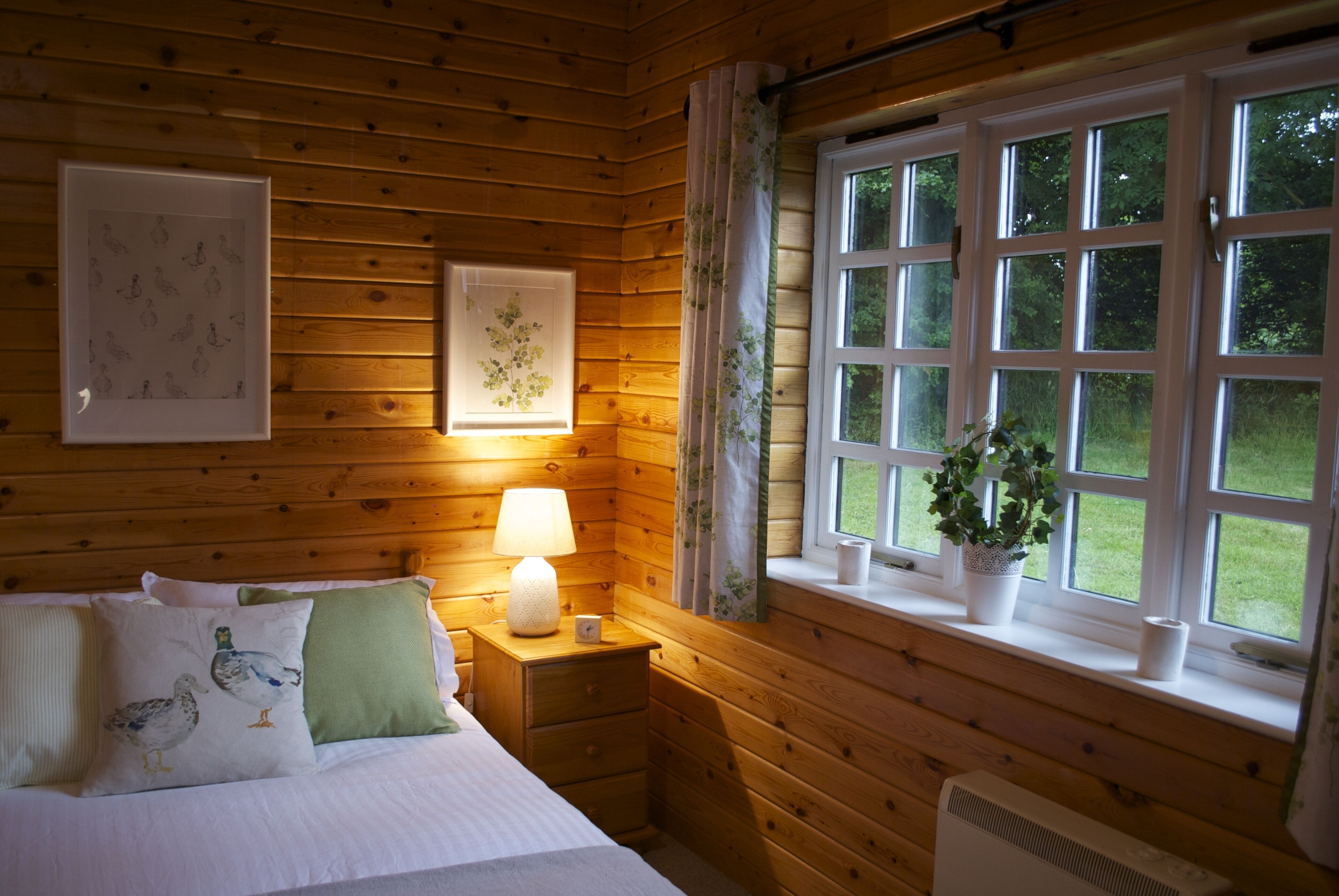 Cowslip Lodge Fantastic pet\/family, river fishing and beautiful country side 