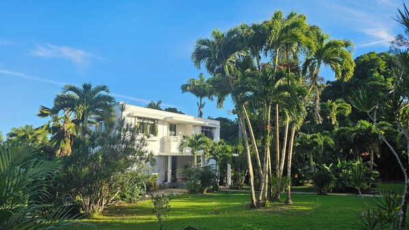 Exterior - Chic Room in a beautiful 1930s Art Deco property (Petit Bourg)
